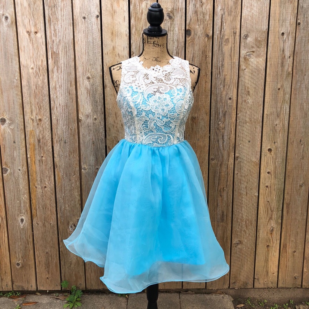 VINTAGE 70’s BABY BLUE DRESS 💙